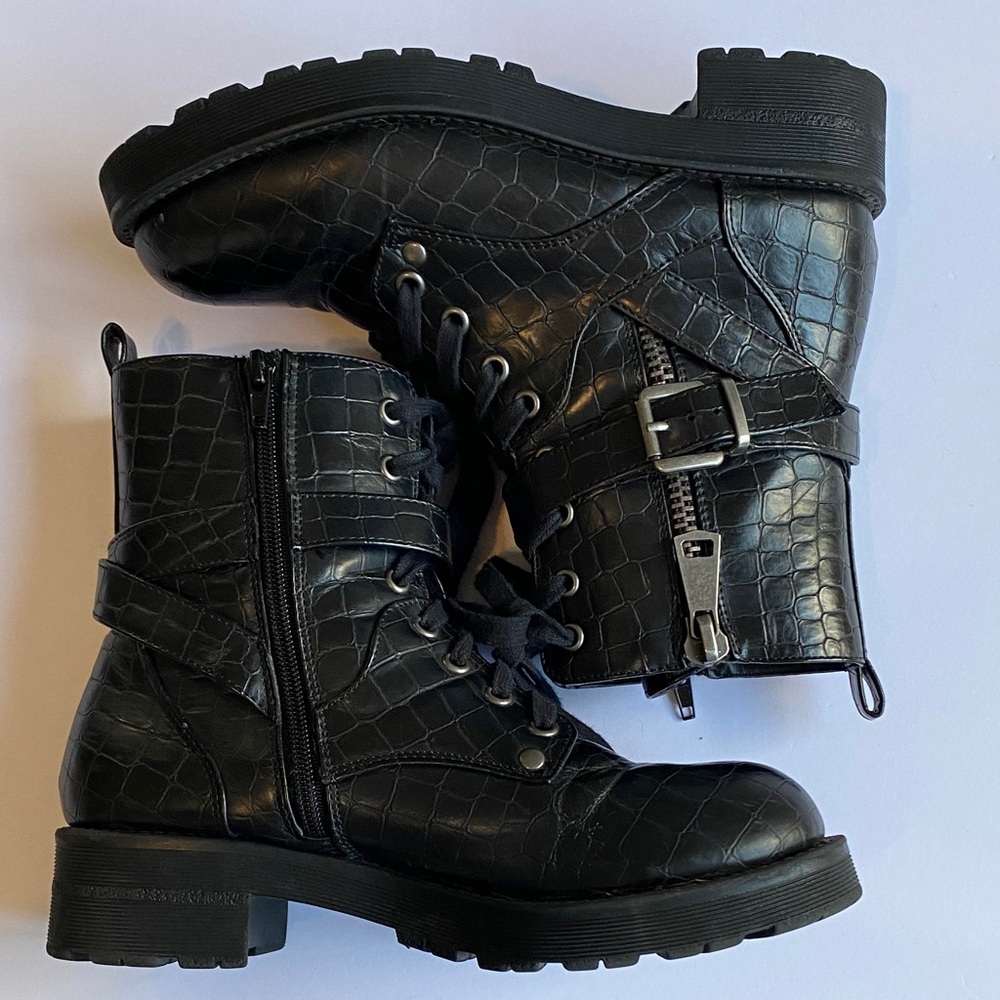 Mia Marcell Faux Crocodile-Embossed Leather Women's Ankle Boots [Grunge] - Picture 2 of 6
